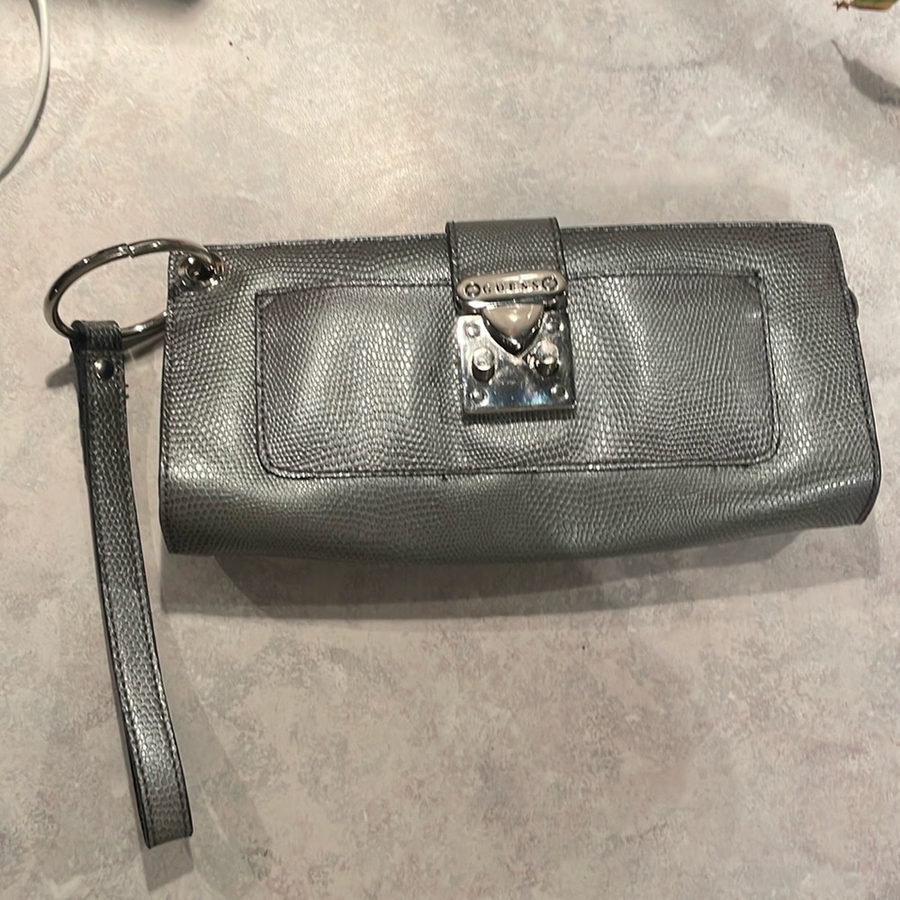 GUESS Chic Silver Clutch